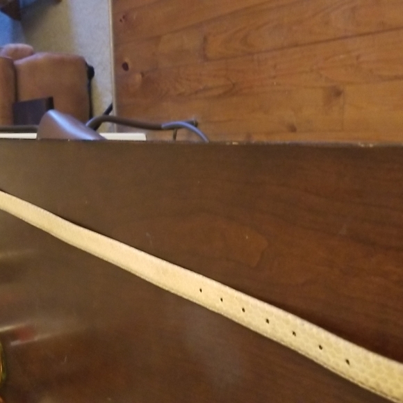 Fibbiol snakeskin belt.  Size small. Cream with golden pearl buckle - Picture 11 of 12